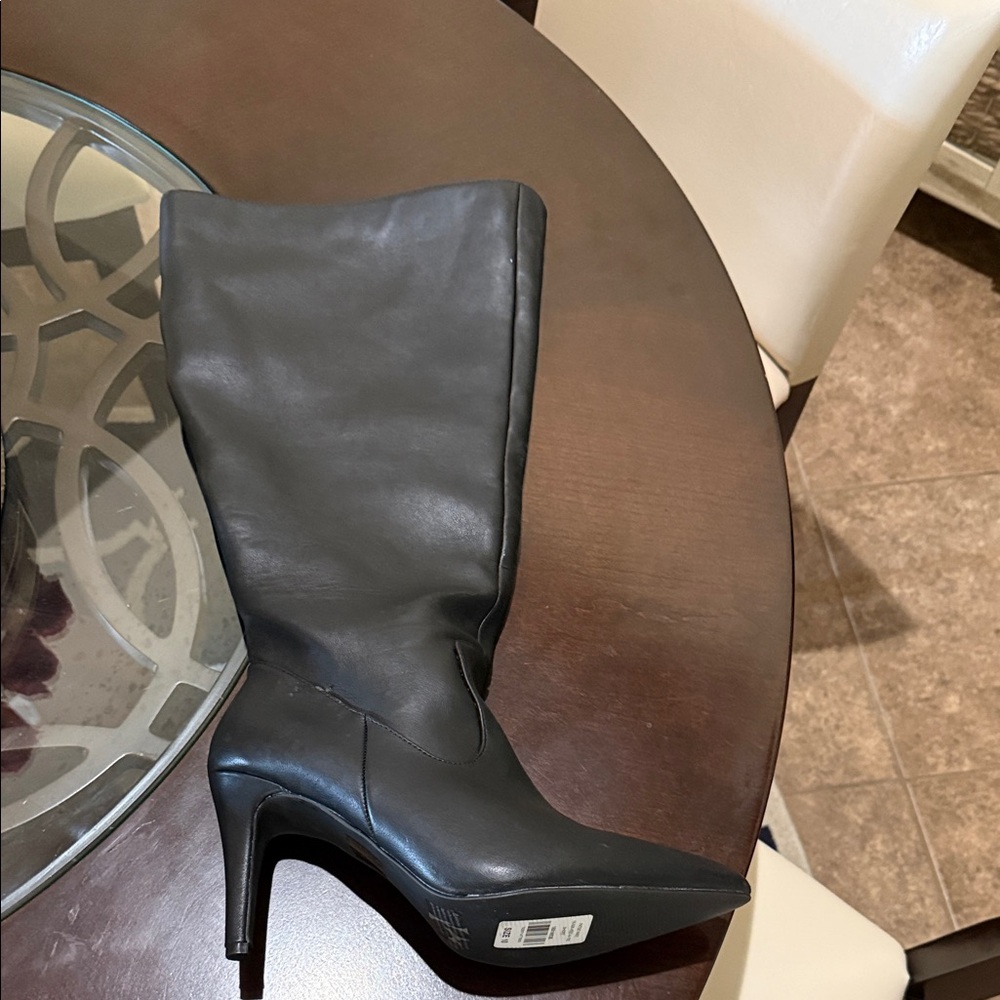 Sleek Black Heeled Women's Boots